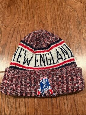 New Era New England Patriots 2018 Sideline Knit Beanie Hat Throwback No Pom